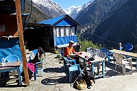 Tea stop in Sinuwa (2360 m).