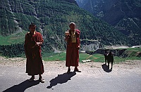 Monks along the road to Khoksar