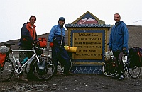 Here we are at the top of the pass. Todda, Robin (England) and Danne
