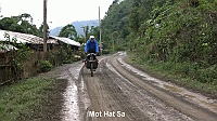  The road between Phongsali and Hat Sa