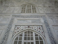 Decorating and verses from the Koran on the walls of Taj Mahal, Agra 2013